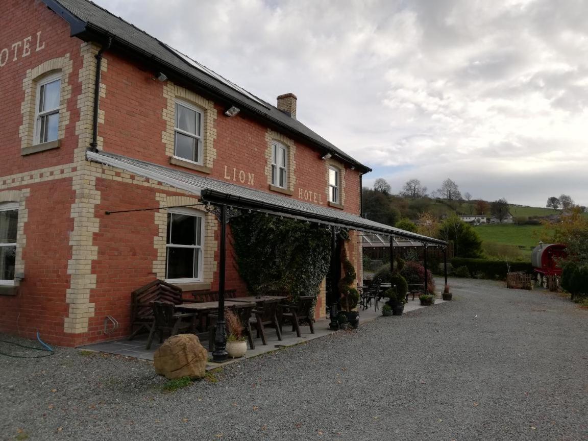 Lion Hotel Llanbister エクステリア 写真