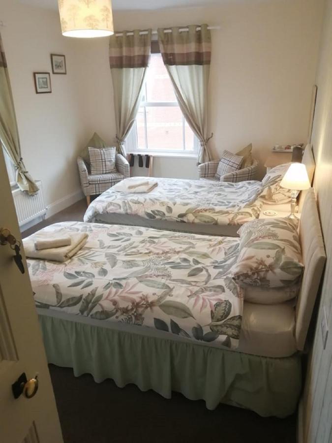 Lion Hotel Llanbister エクステリア 写真