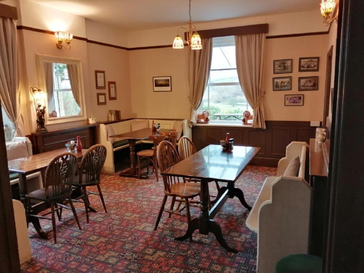 Lion Hotel Llanbister エクステリア 写真