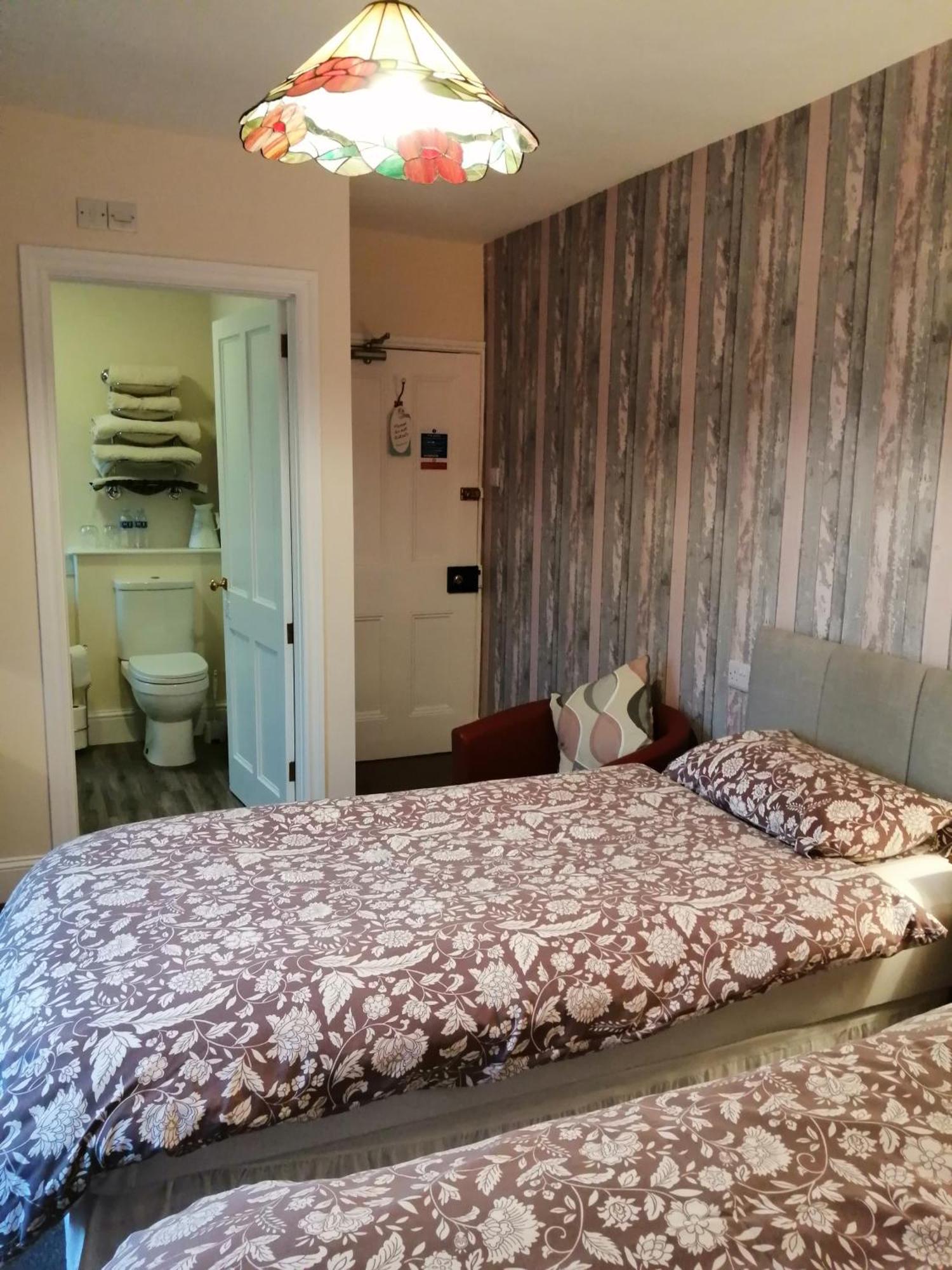 Lion Hotel Llanbister エクステリア 写真
